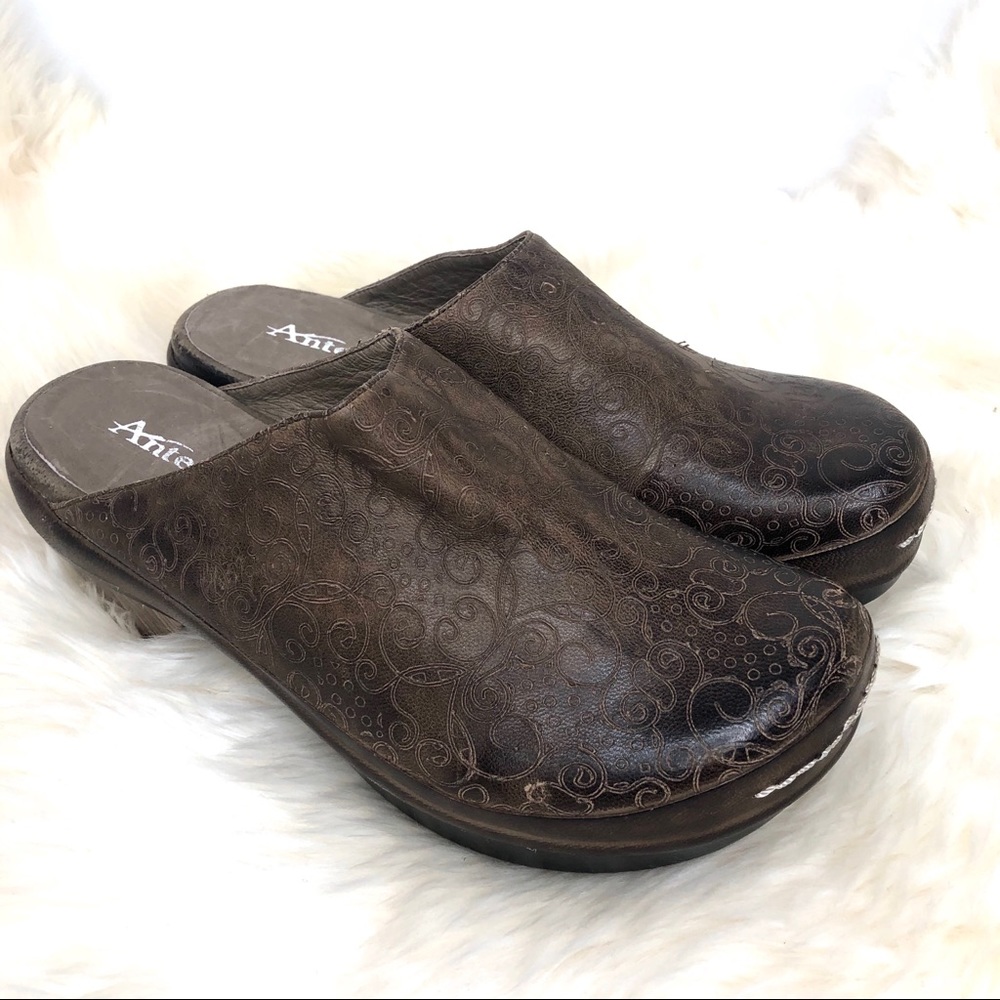 NWOT Antelope brown leather clogs women’s size 37
